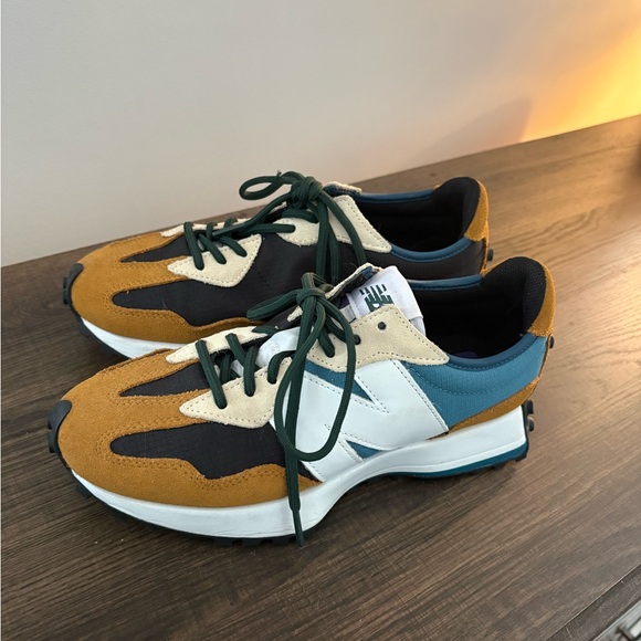 New Balance 327 - Picture 3 of 4